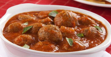 Almôndegas com molho fácil