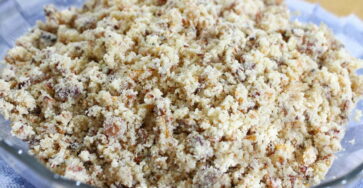 Farofa simples com bacon e calabresa