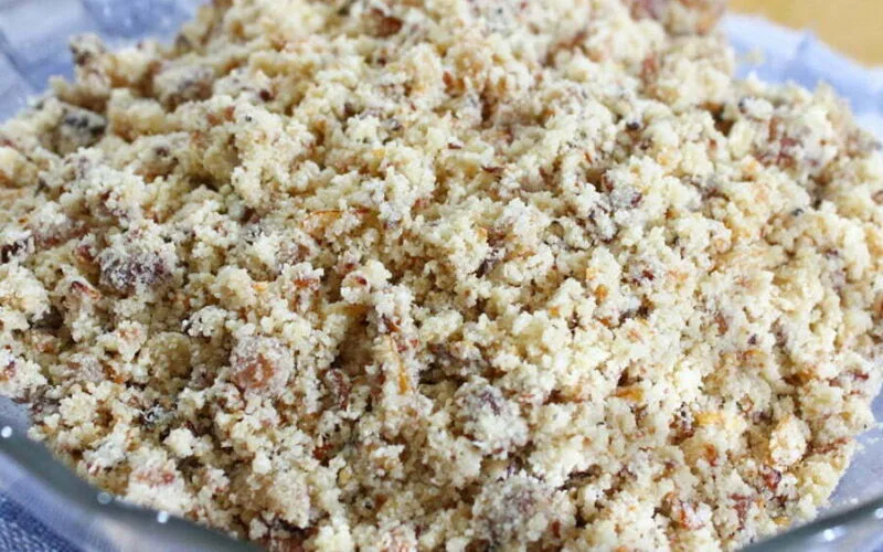 Farofa simples com bacon e calabresa