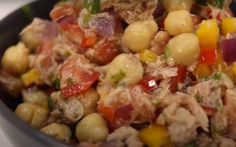 Salada de Grão de Bico com Atum