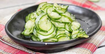 Sunomono, salada de pepino japonesa